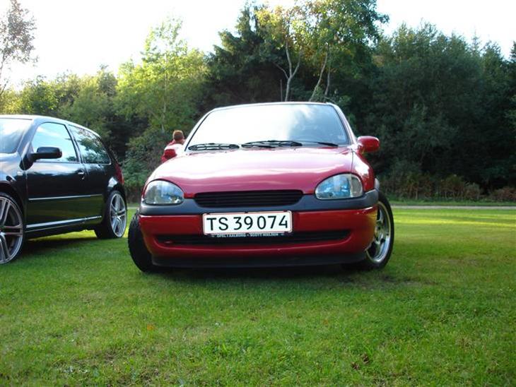 {{currentPhoto.altText}} billede {{currentPhoto.number}}