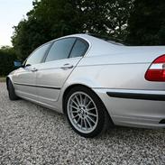 BMW 328i