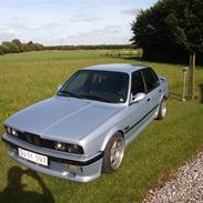 BMW E30 325i