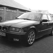 BMW E36 318i . total skadet