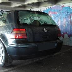 VW Golf 4 TDI 130HK <Solgt>
