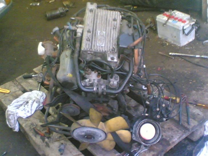 Ford sierra xr4i 2,8i byttet  - næsten klar til at ligge den ny motor i billede 15