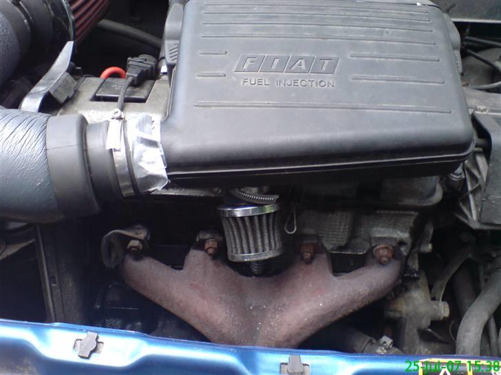 Fiat Punto Selecta - Et lille nuttet luftfilter i bunden af filter kassen. billede 16