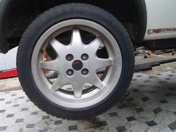 VW Golf 1 cabrio - golfens dæk og fælge, som skal skiftes ud engang :) billede 6