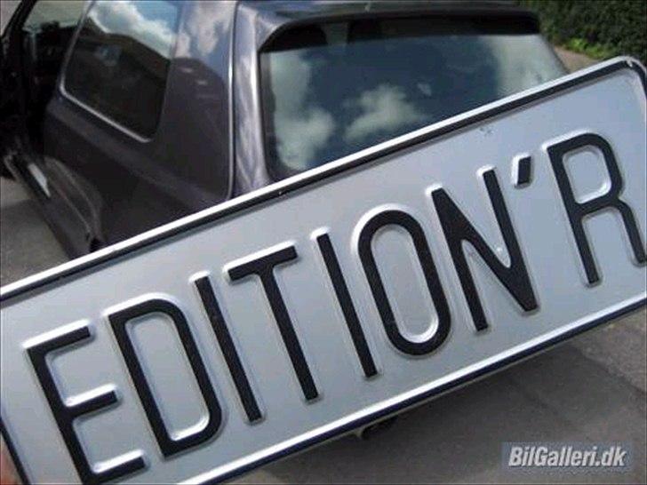 VW Golf III 2.8 Vr6 *SOLGT* - Så er Golfen kommet på græs...Kun iført Sort "Brysteholder"..... billede 2