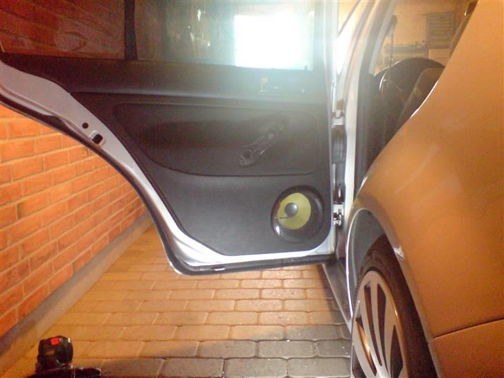 VW bora tdi - højtaler gitter skiftet  billede 10