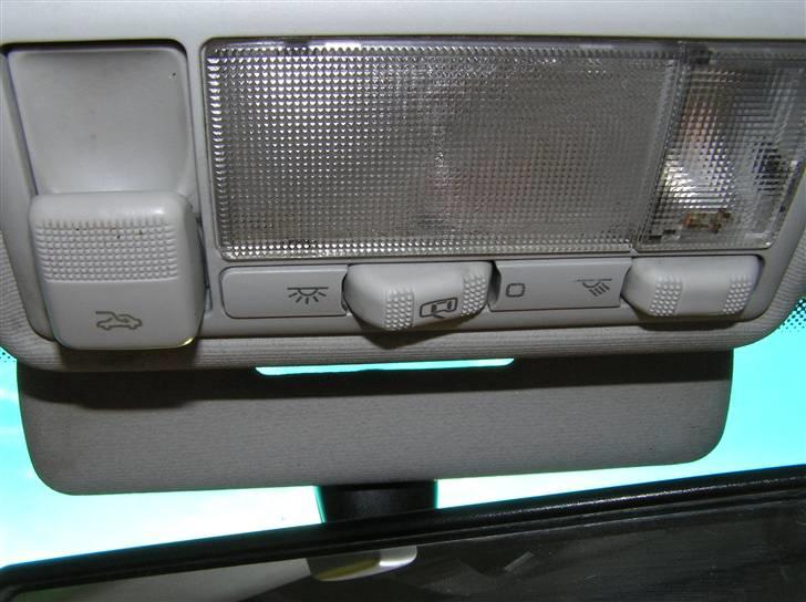 VW Passat  CL stc. - Betjening til det elektriske soltag billede 7