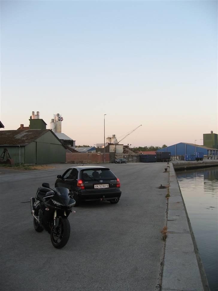 Toyota Corolla G6R - G6R i selskab med en R6 billede 8