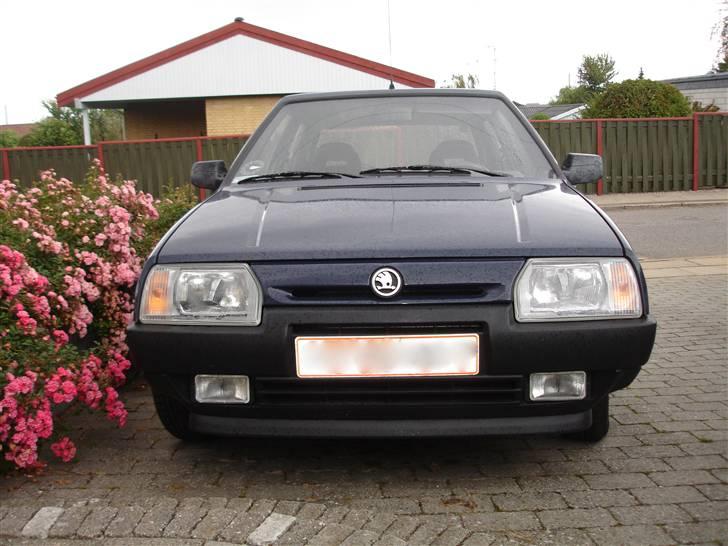 Skoda Favorit GLX - Syntes egentlig ikke den er så grim forfra ;) billede 1