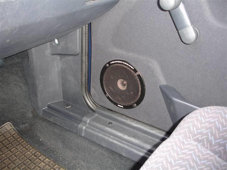 Skoda Favorit GLX - Det "vilde" anlæg én enkelt højtaler :P billede 4