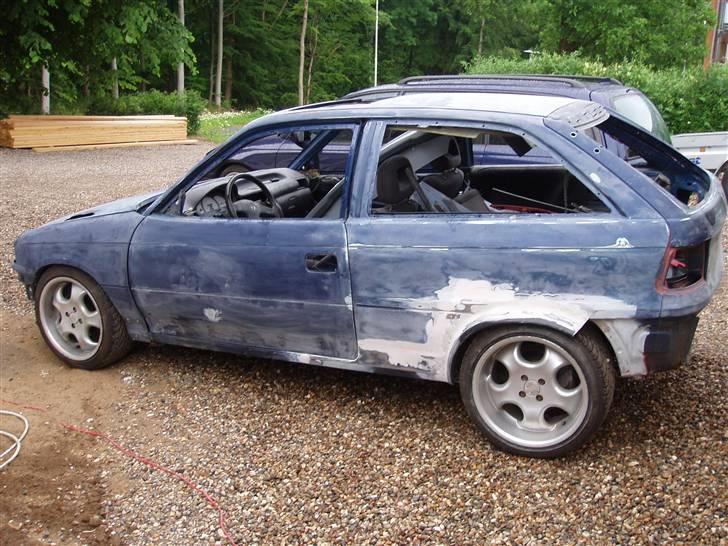 Opel Astra F GSI - DØD - Så er den klar til maleren billede 4