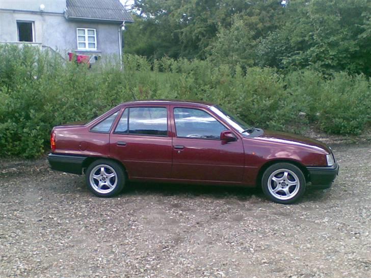 Opel Kadett sedan billede 3