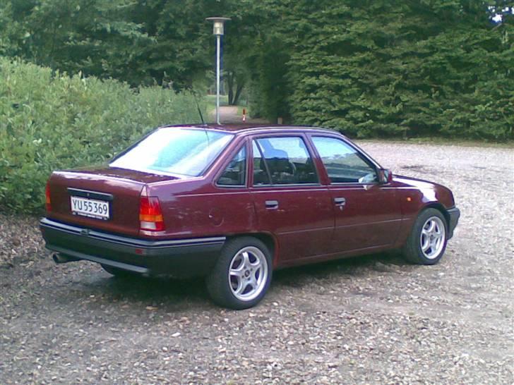 Opel Kadett sedan billede 4