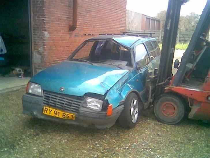 Opel Kadett sedan - tidligere bil van diesel var lige en tur rundt sådan kan det gå. billede 15