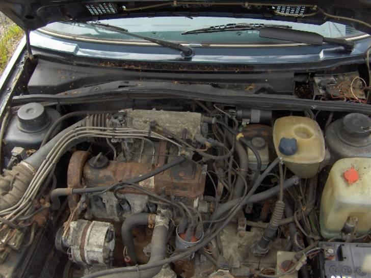 VW Golf Carat *Solgt* - Motorrummet skal lige have nogle nye dæksler billede 8