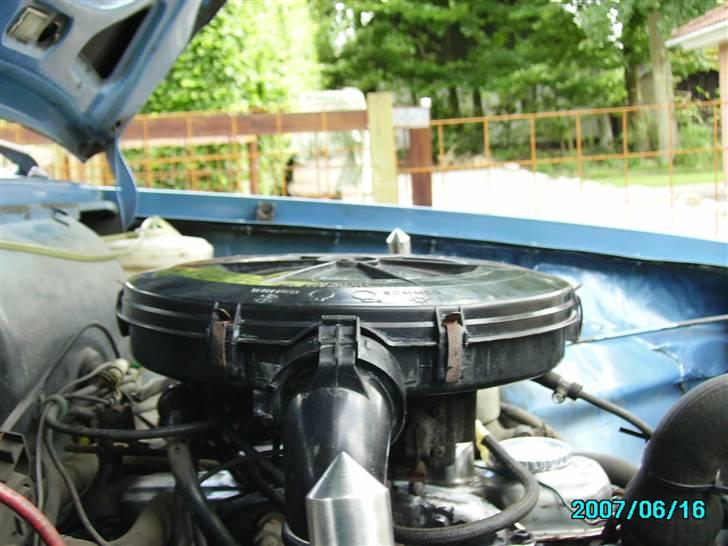 Opel kadett c  - Her kan man lige ane spikesne på tårnene der skal holde en Rustfri tårnstiver billede 10