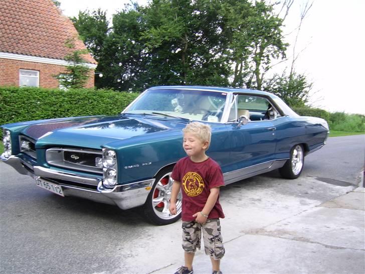 Pontiac Grand Prix  - For pokker hvor er den lækker, er vist nød til at ligge mig lidt ned på maven snart....!!! billede 1