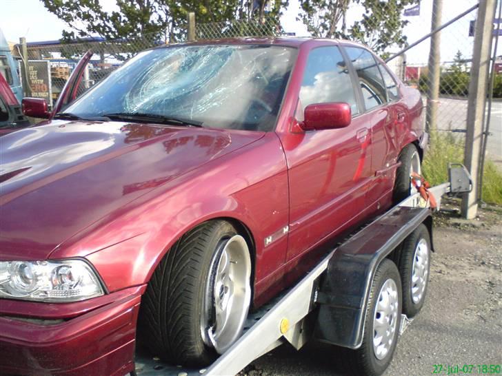 BMW 318I -SOLGT- - Det er efter køberen havde den i 1½ uge.. billede 11