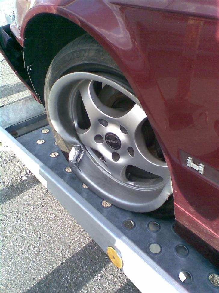 BMW 318I -SOLGT- - Det er efter køberen havde den i 1½ uge.. billede 16