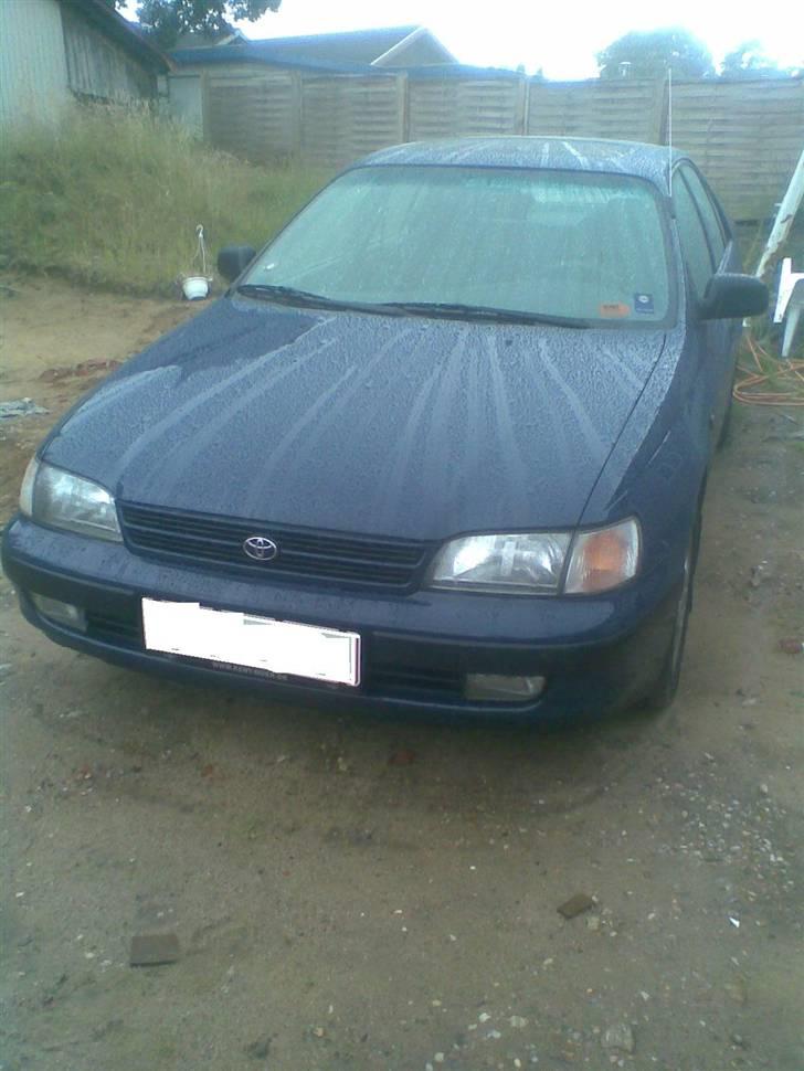 Toyota Carina E 2.0 Gli - har lige fået plader på den der.. dagen efter jeg havde købt den billede 1