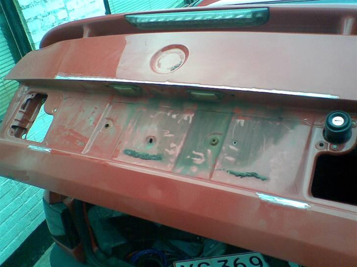 VW Vento -Projekt- *SOLGT* - bagsmækken efter at jeg havde afmonteret baglygter osv. billede 11