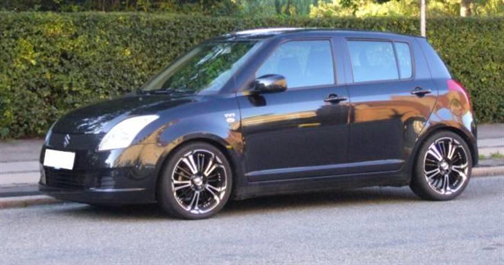 Suzuki Swift 1.5, 5dørs sort - Så kom der nye fælge på sukien... billede 16