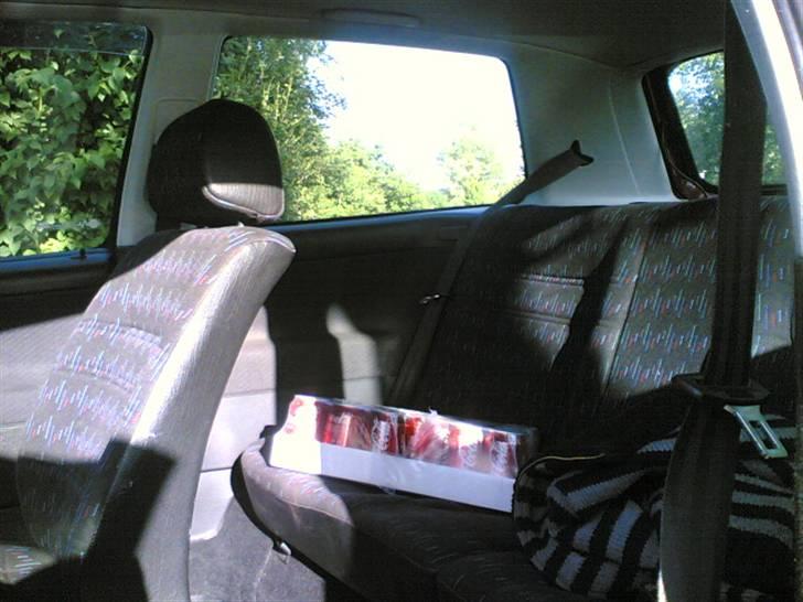 VW golf3 solgt. - smuttede til tyskland, efter jeg havde købt bilen. det var alt jeg kunne få til mig selv, alle andre skulle self oz lige have noget med hehe. billede 6