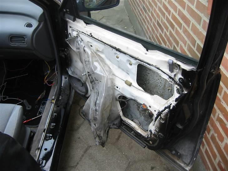 Mazda 626 Kombi Copue SOLGT - tja bilen var jo hvid før,,, eller som mine venner siger "en beskidt isbjørn" billede 9