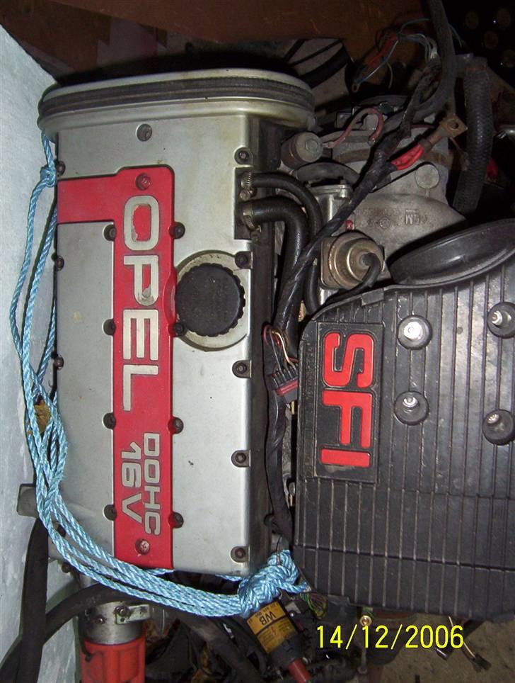 Opel Kadett E BYTTET =( - ny motor flyttet fra mit D projekt til den her da D´eren får større =) billede 15