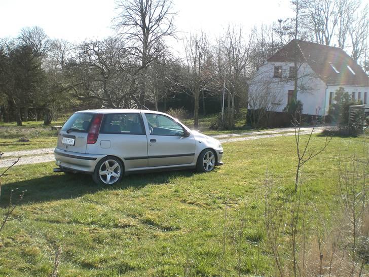 Fiat Punto (Solgt) - shit min bule fra dhb er tydelig her.. var fuld og kom til af bumle min røv ind i forskærmen!! heh billede 13