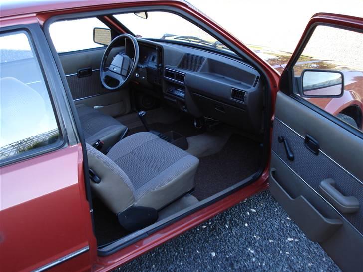 Ford Escort     Solgt - Et lille kig indenfor billede 3