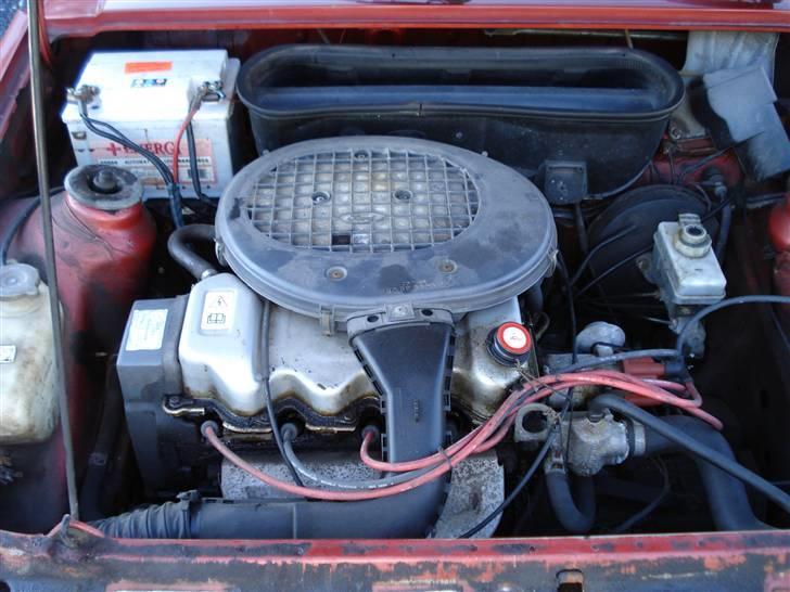 Ford Escort     Solgt - Maskinen. Ja motorrummet er ikk lige rengjort til fotograferingen. Undskyld. billede 4