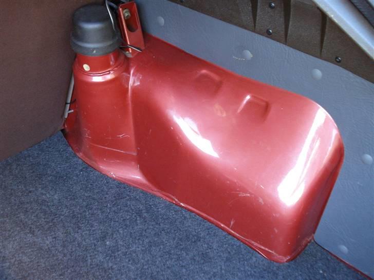 Ford Escort     Solgt - Den er bare rigtig pæn i bagerummet også. billede 8