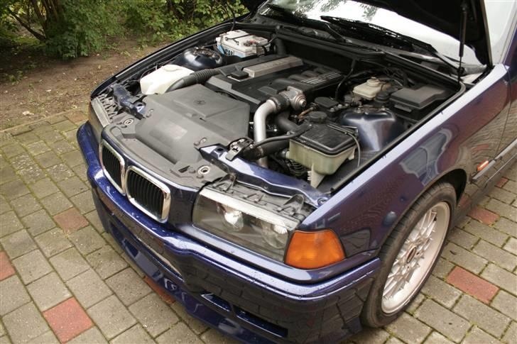 BMW 318 TDS Solgt! - Efter jeg har fået skiftet og malet lidt dele på den. billede 11