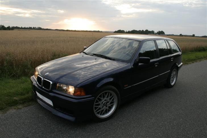 BMW 318 TDS Solgt! - Efter jeg har fået skiftet og malet lidt dele på den. billede 15