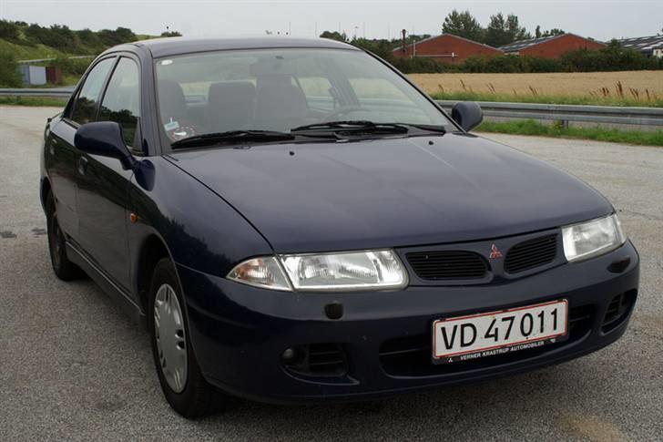 Mitsubishi Carisma 1.8 GLS **SOLGT** billede 2