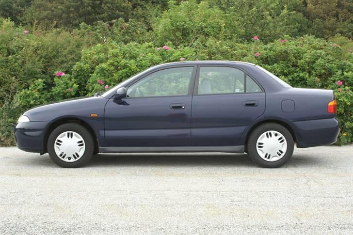 Mitsubishi Carisma 1.8 GLS **SOLGT** billede 3