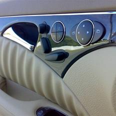 Mercedes Benz 320    211