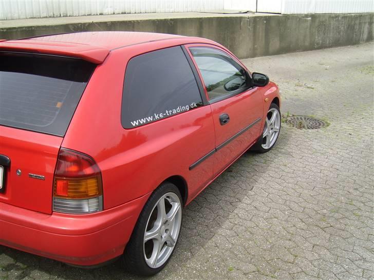 Mazda 323 16 v billede 17