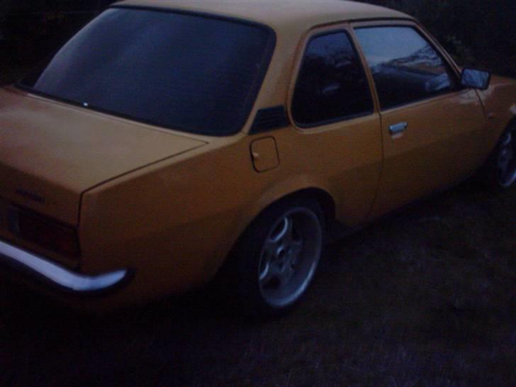 Opel ascona b - den nyeste billed hvor den er sænket og har fået sorte ruder... billede 11