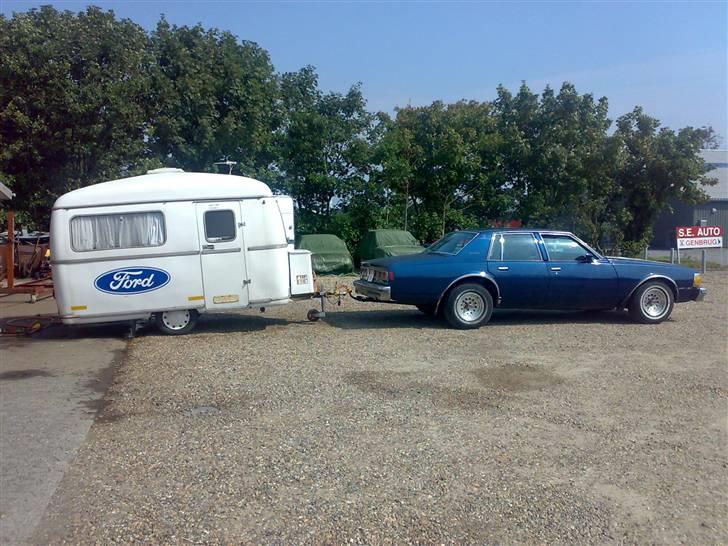 Chevrolet caprice classic ¤SOLGT¤ - Undskylder mange gange det ikke så flotte emblem på camping skuret men det er min brors. undskyld igen billede 5