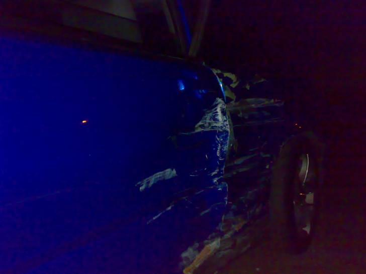 VW Corrado  G-60 TOTALSKADET - Som den ser ud nu. Kom lige en corolla med ca. 60km/t. ind i siden på mig. det var ham i corollaen der har skylden i ulykken og Føren af corollaen har påtaget sig hele skylden. billede 2