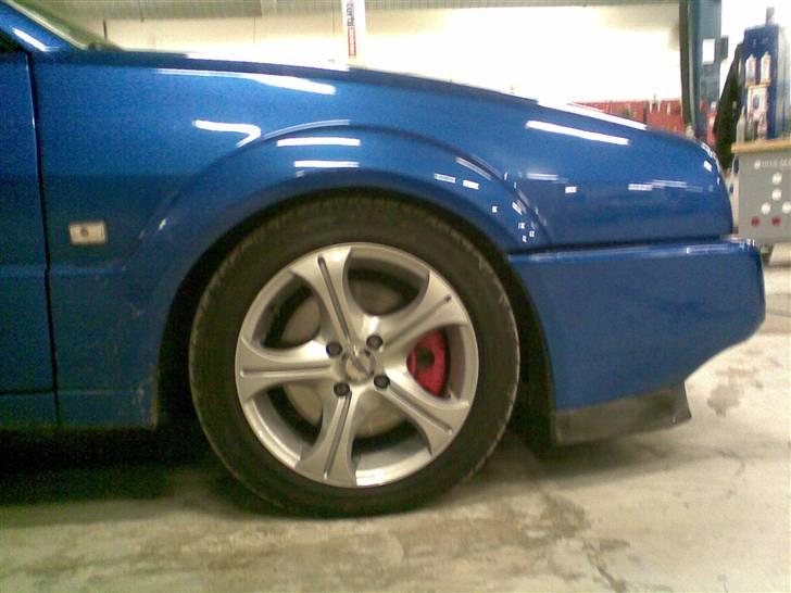 VW Corrado  G-60 TOTALSKADET - Nye bremser, og nymalet kaliber :) Billede taget ude på arbejdet. billede 3