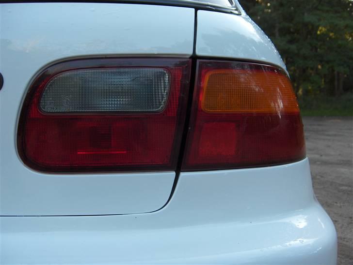 Honda Civic EG5 1,6 ESi *Solgt* - Close-up af baglygte. billede 7