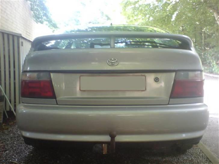 Toyota Corolla 1.3 XLi - SOLGT - Emblemer væk billede 11