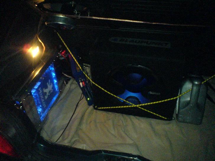 Peugeot 306 XR #SOLGT# - Anlæg´en som bare er smidt ind =D billede 11