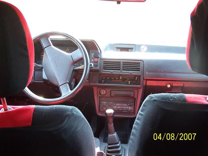 Mazda 323 std (solgt) billede 4