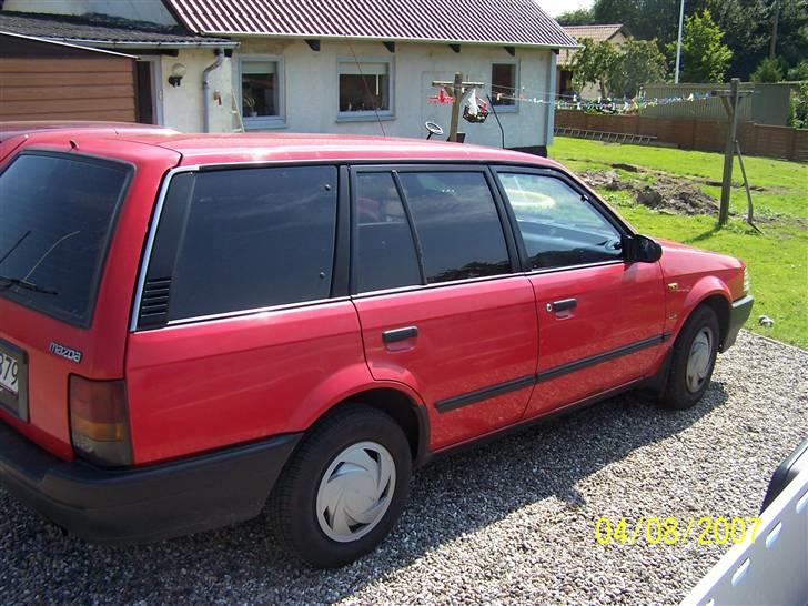 Mazda 323 std (solgt) billede 6