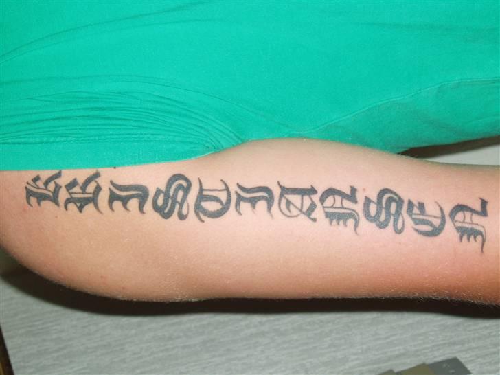 Skoda Octavia - min tatoo, samme skrift som der er i for og bagrude. der står kristiansen;) billede 8