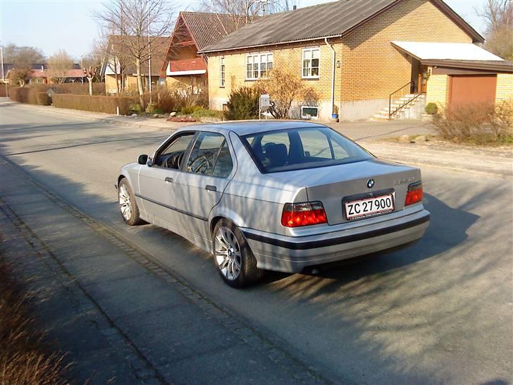 BMW 325 TD billede 3